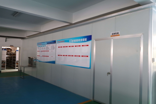 吸(xī)塑包裝生産車間(jian)