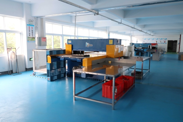 吸塑包(bāo)裝生産(chǎn)車間