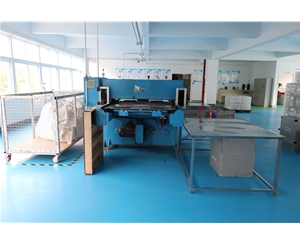 吸塑包(bao)裝生産車間